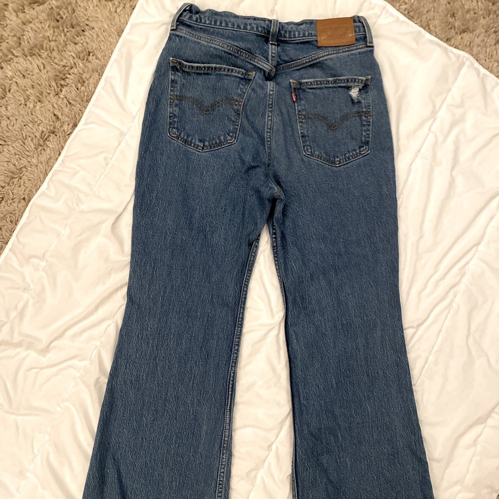Levis high rise 70’s flare, size 28